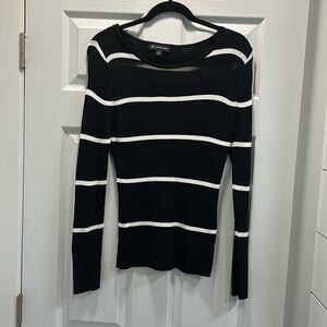 Women’s XL Sweater in black with whiter stripes